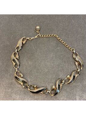 Tara vintage gold tone choker necklace